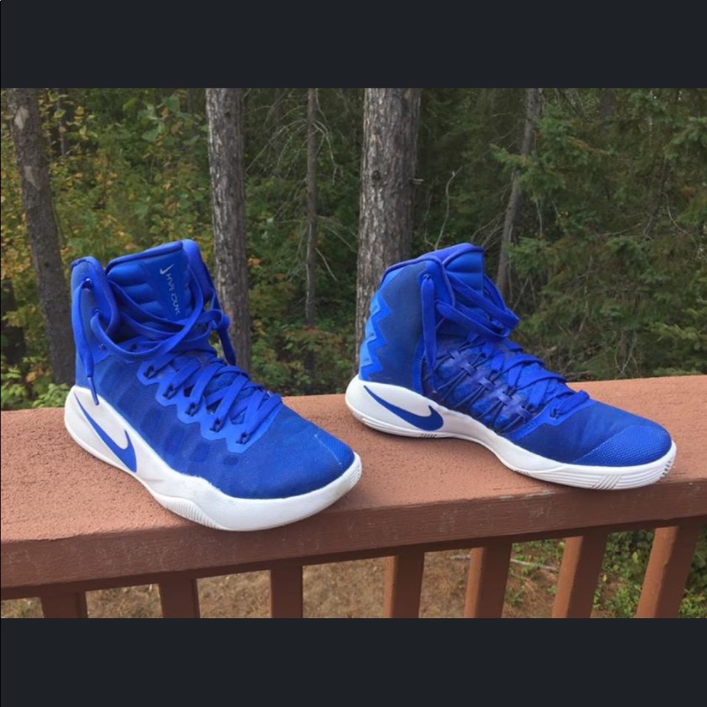 Nike Hyperdunks - image 4